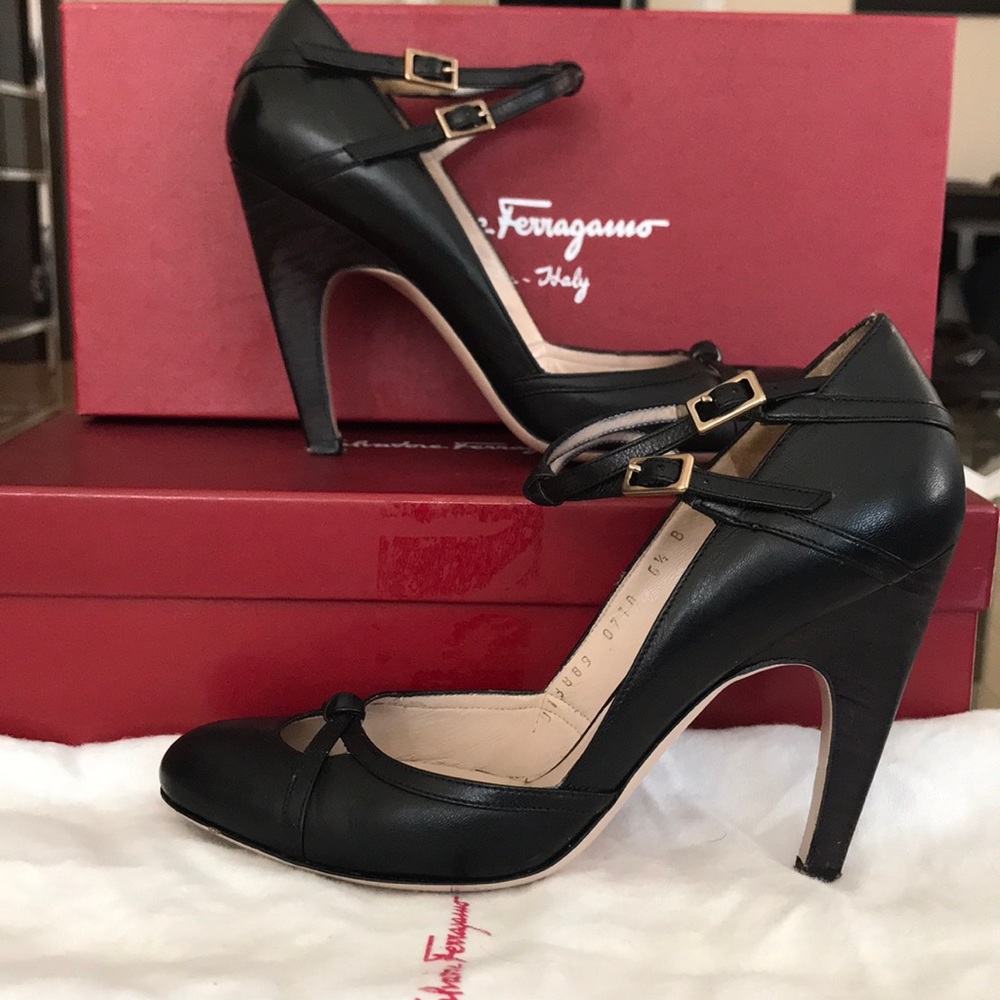 Salvatore Ferragamo Leather Pump 4” heel, Black, w/ leather straps, size 6, Mint